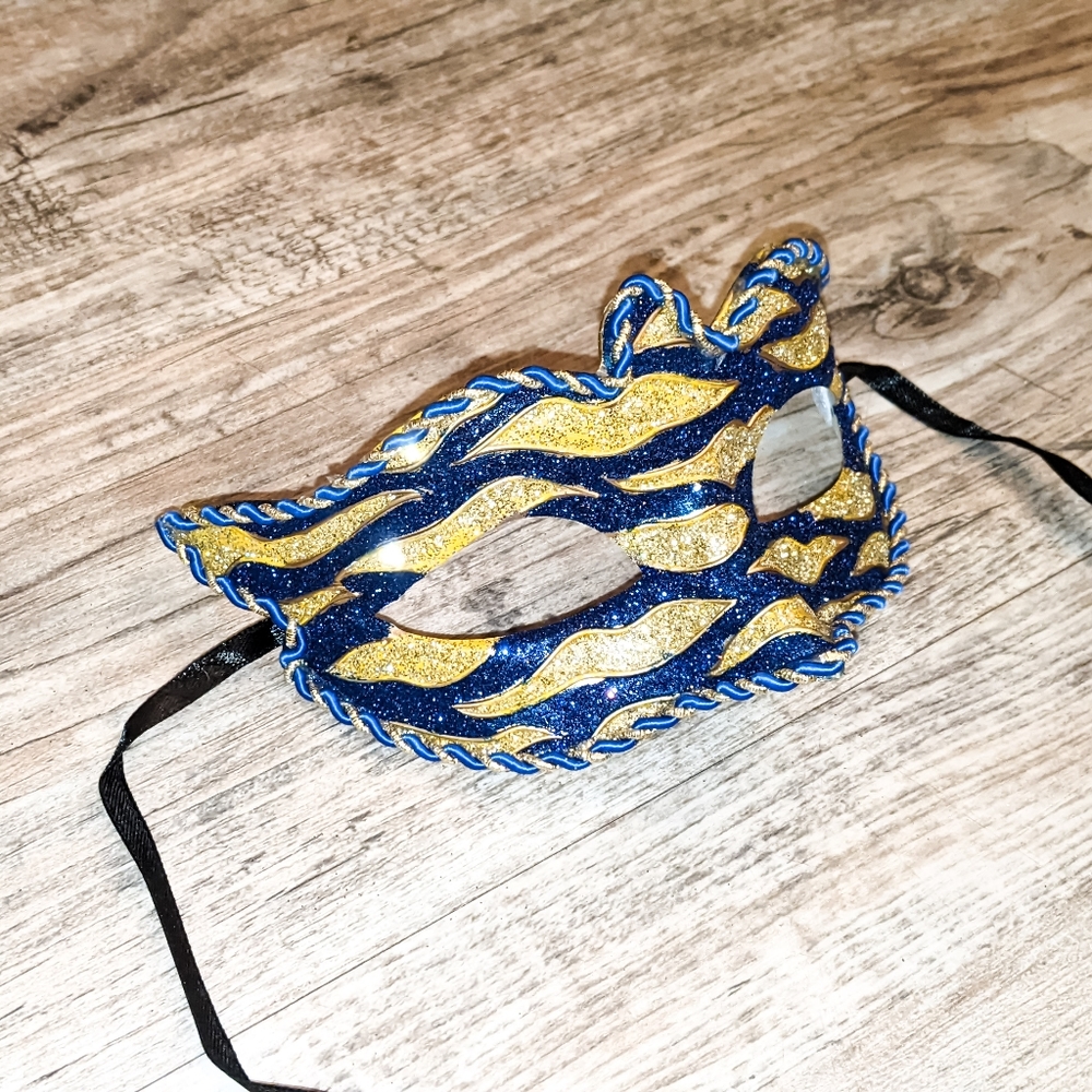 Striped Masquerade Mask - Picture 8 of 10